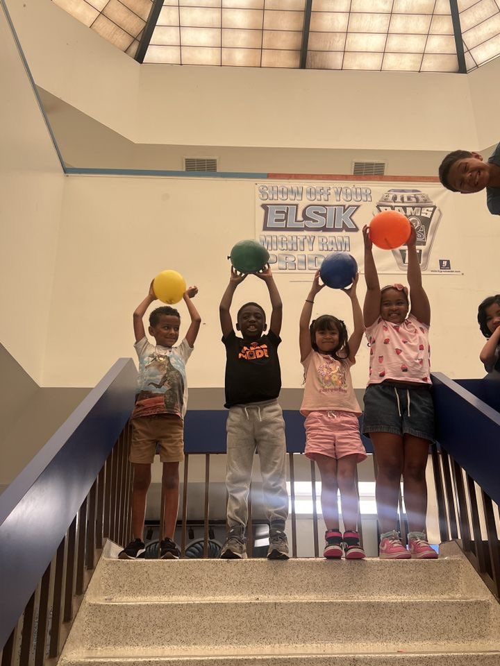 STEM + Stretch = fun in motion! 🎈💡
Students explored gravity and variables through movement and balloon experiments. Learning meets laughter! #SummerFest25 #STEMInAction