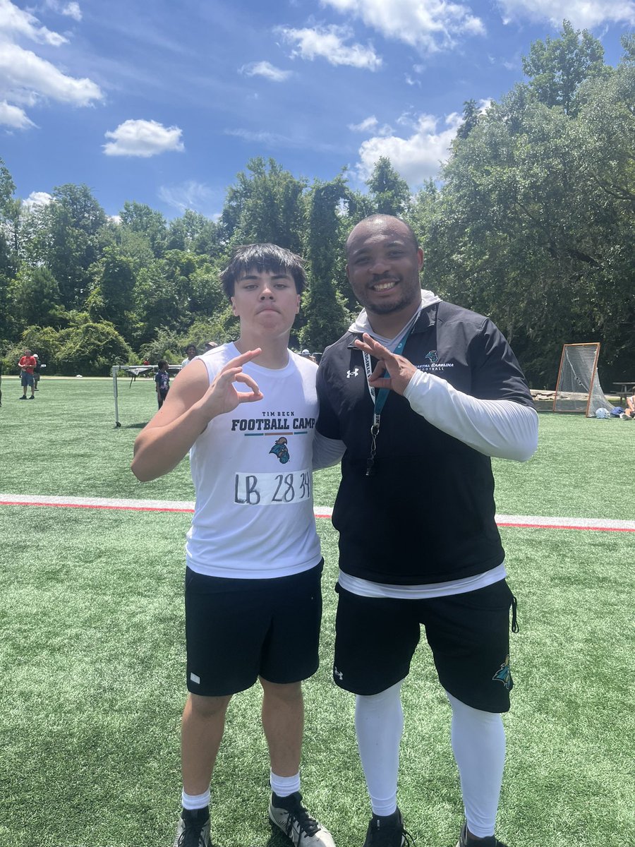 Gpeer317's tweet image. Had a great time ballin at the beach 💪 thanks to coach @CoachParkerCCU  and @CoachCarter_CCU for the invite! Got 1% better today, can’t wait to come back next year and compete! #AGTG #ChantsUp #CCU #BallAtTheBeach @CoastalFootball @COACHMARTINGSF @peedeesportss @HighSchoolBlitz