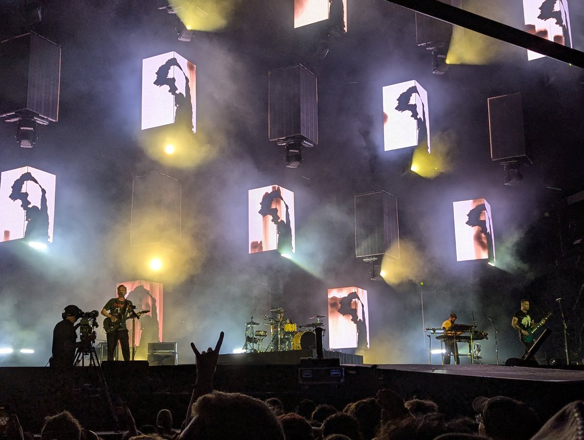 muse_iwantruth's tweet image. THANK YOU MUSE #HELLFEST