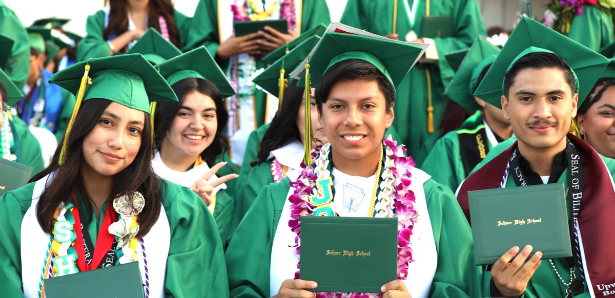 🎓Congratulations to all our students who graduated earlier this month! MUSD wishes you the best of luck on your future endeavors! Schurr High School🎓#SHSGrads2025