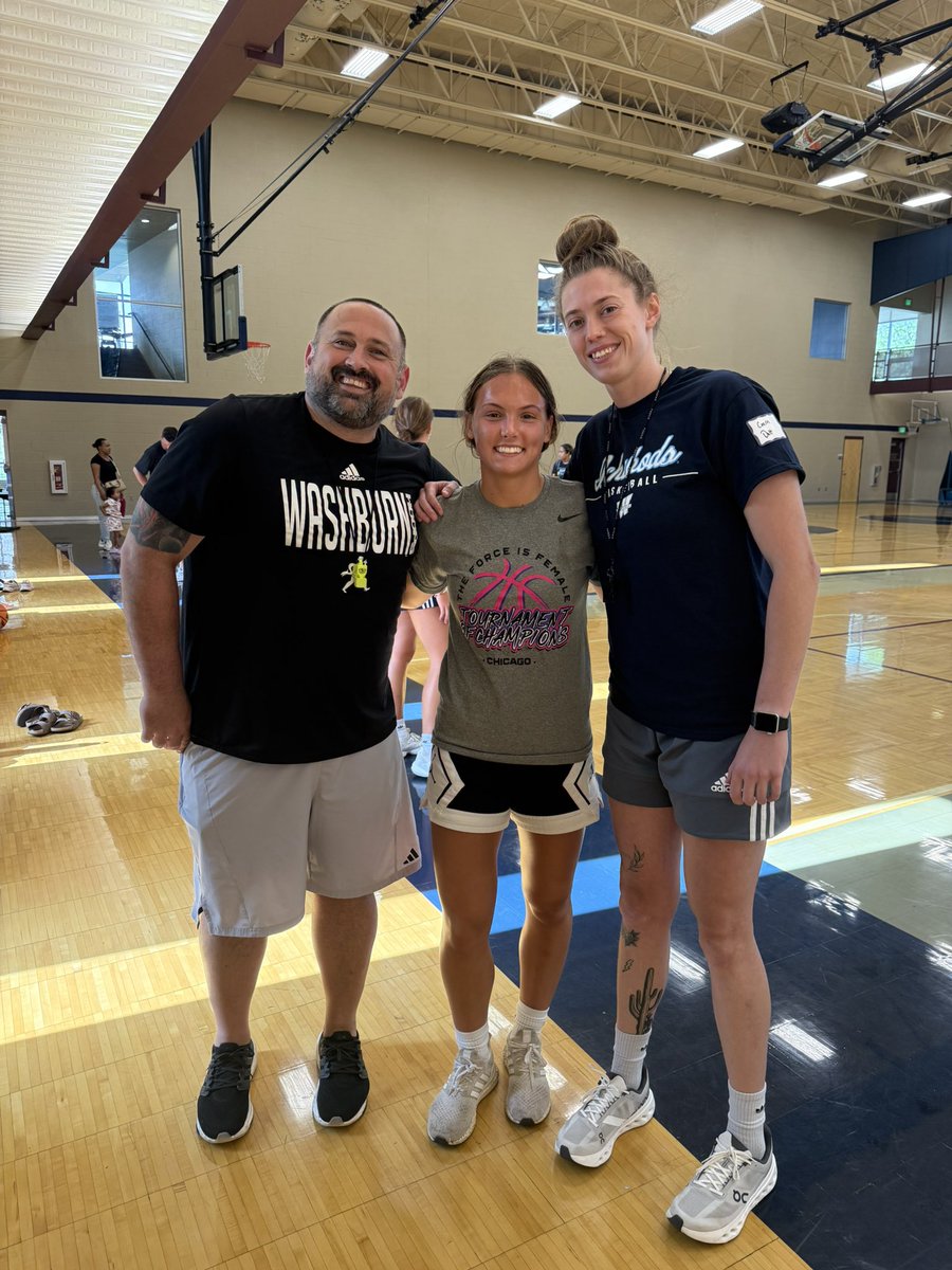 Baylor Brownsberger (@baylor_bberger) on Twitter photo Had a great time on Father’s Day getting to know the players and staff at Washburn University! Thank you!!
<a href="/IchabodWBB/">Washburn WBB</a> <a href="/tford12kc/">Terrell Ford</a> <a href="/coachholland93/">holland</a> <a href="/dellalamb_bball/">Della Basketball Club</a> Had a great time on Father’s Day getting to know the players and staff at Washburn University! Thank you!!
<a href="/IchabodWBB/">Washburn WBB</a> <a href="/tford12kc/">Terrell Ford</a> <a href="/coachholland93/">holland</a> <a href="/dellalamb_bball/">Della Basketball Club</a>
