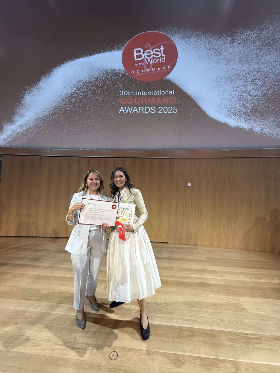 NesheeBiber's tweet photo. Çocuklar için hazırladığımız “Peynir” kitabımız, Gourmand 2025’te “Dairy and Cheese” kategorisinde dünyanın en iyi kitabı seçildi! 🥇🇹🇷 30.GourmanAwards’da Türkiye’nin peynir ve gastronomik zenginliğini geleceğe taşıyan 5. kitabımızla, 5. ödülümüzü aldık. https://t.co/OZlmKKLZpU