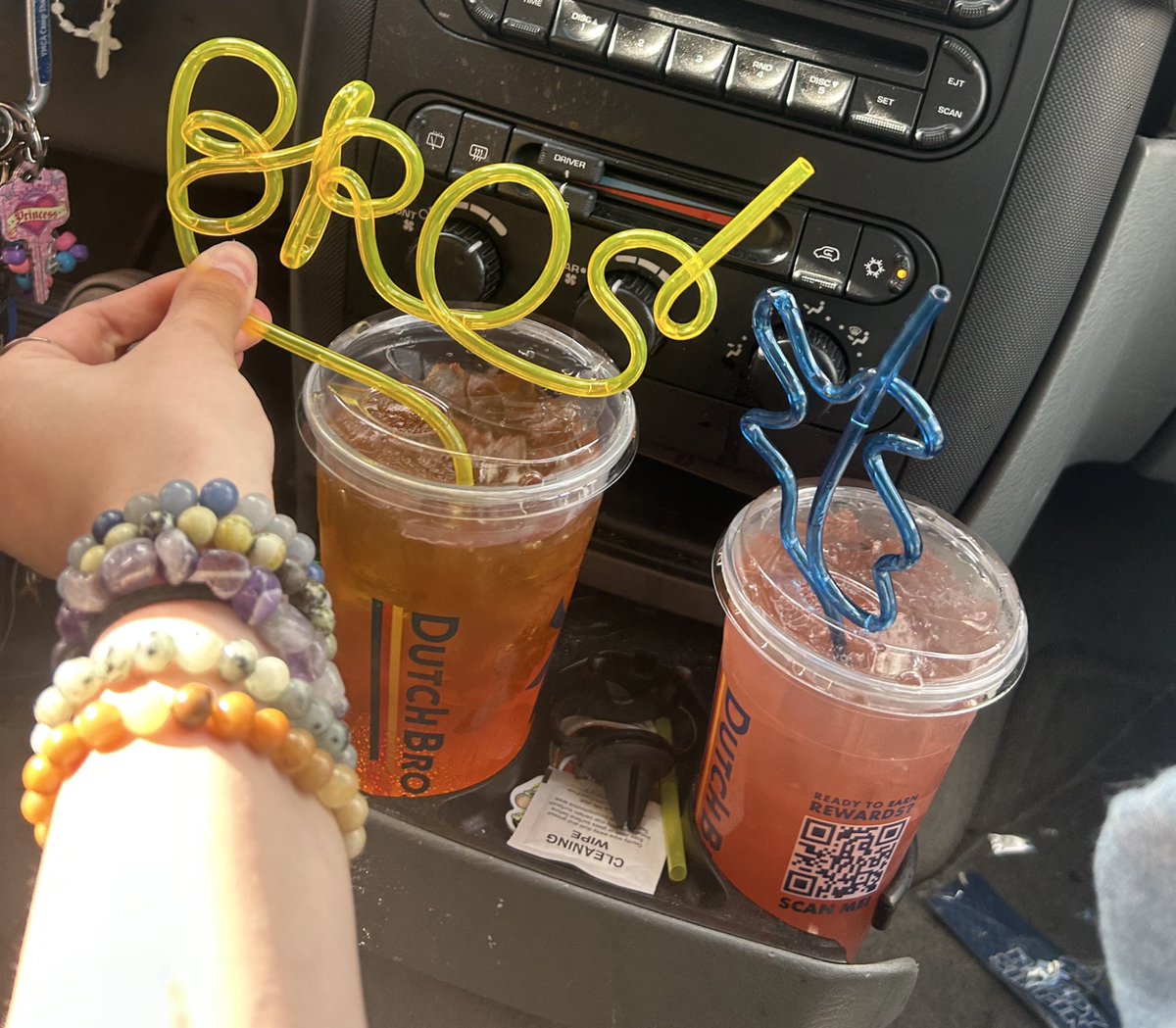 earthly_tea04's tweet photo. @hititrawbyn @rydathespyda @daisysims07 @finklenutsbitch #crazystraw #welovedutchbros #bevthread https://t.co/Jru8AetHK3