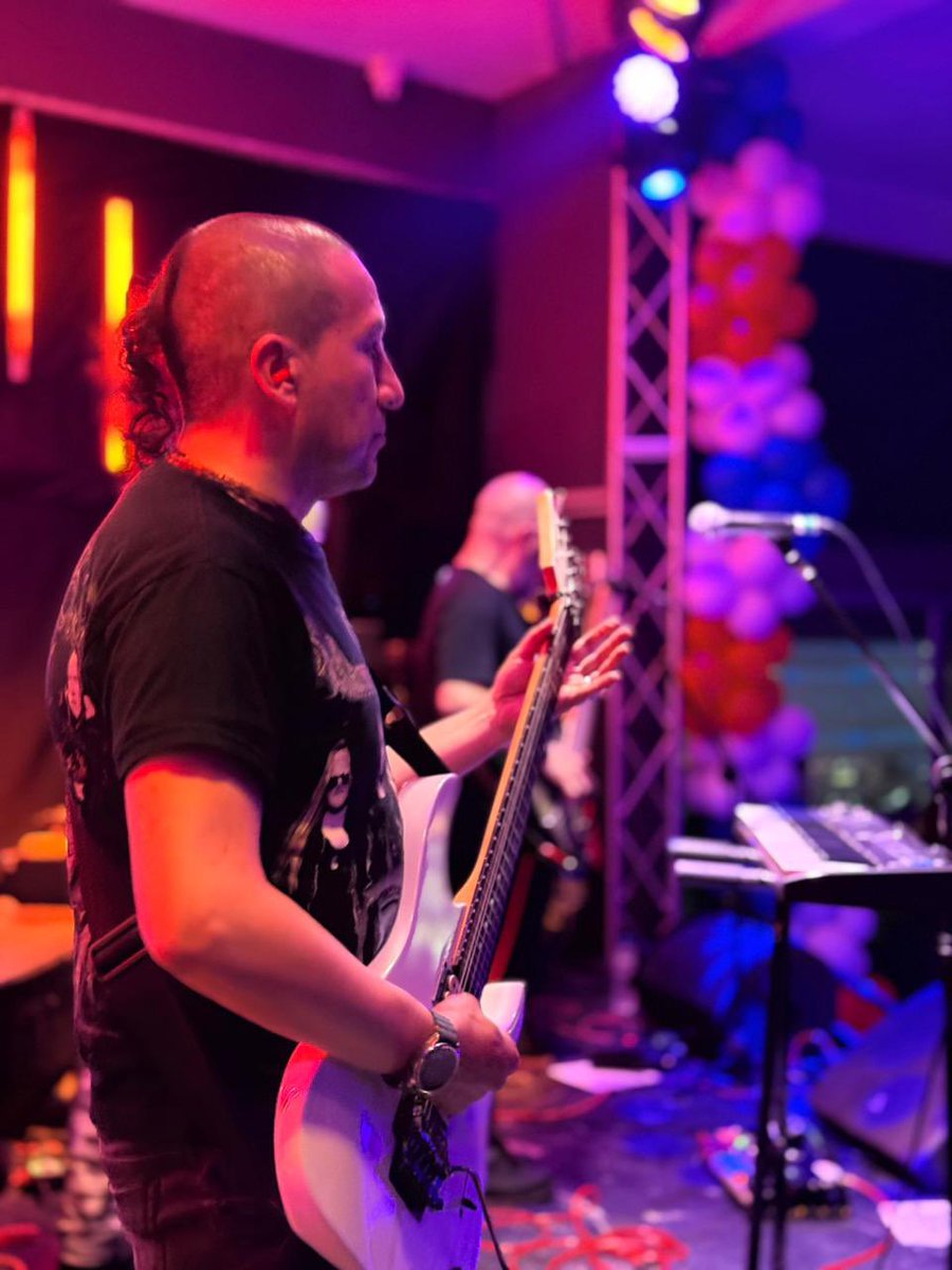 Les compartimos el registro del pasado 01/06/25, donde tuvimos la oportunidad de acompañar a Licantropía Colombia, en el lanzamiento de su nuevo disco; gracias Bogotá, nos veremos pronto 🤘🏻material fotográfico de David Restrepo Naranjo