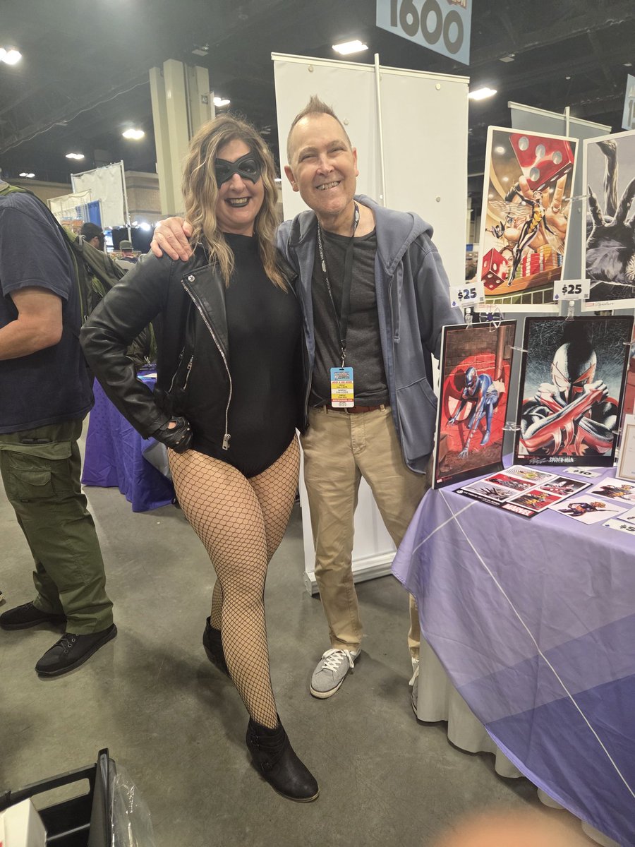 #Heroescon day 1 sigs from J.G. Jones:  Birds of Prey &amp; 52 Booster cover along with <a href="/KatyCandy16/">Katy Candy 🍬</a> Black Canary Cosplay posing with J.G. Jones