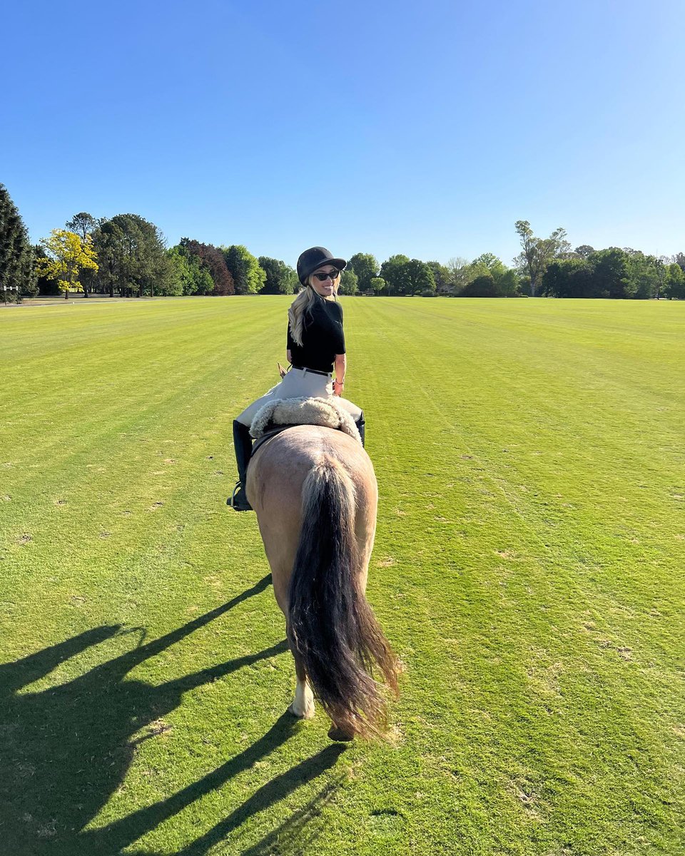 When riding a horse we leave our fear, troubles, and sadness behind on the ground🐎🐴💙