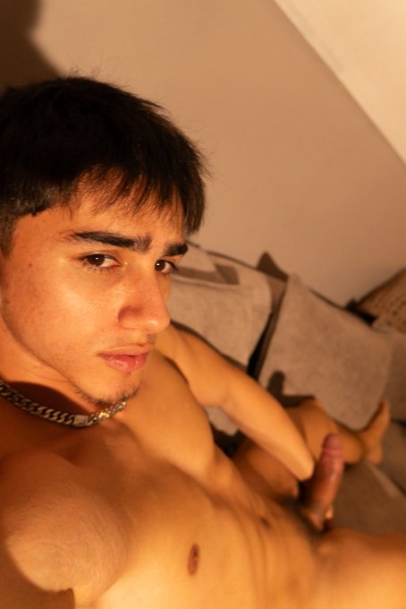 1 pic. 👅👅👅 https://t.co/gem8gr4J1V