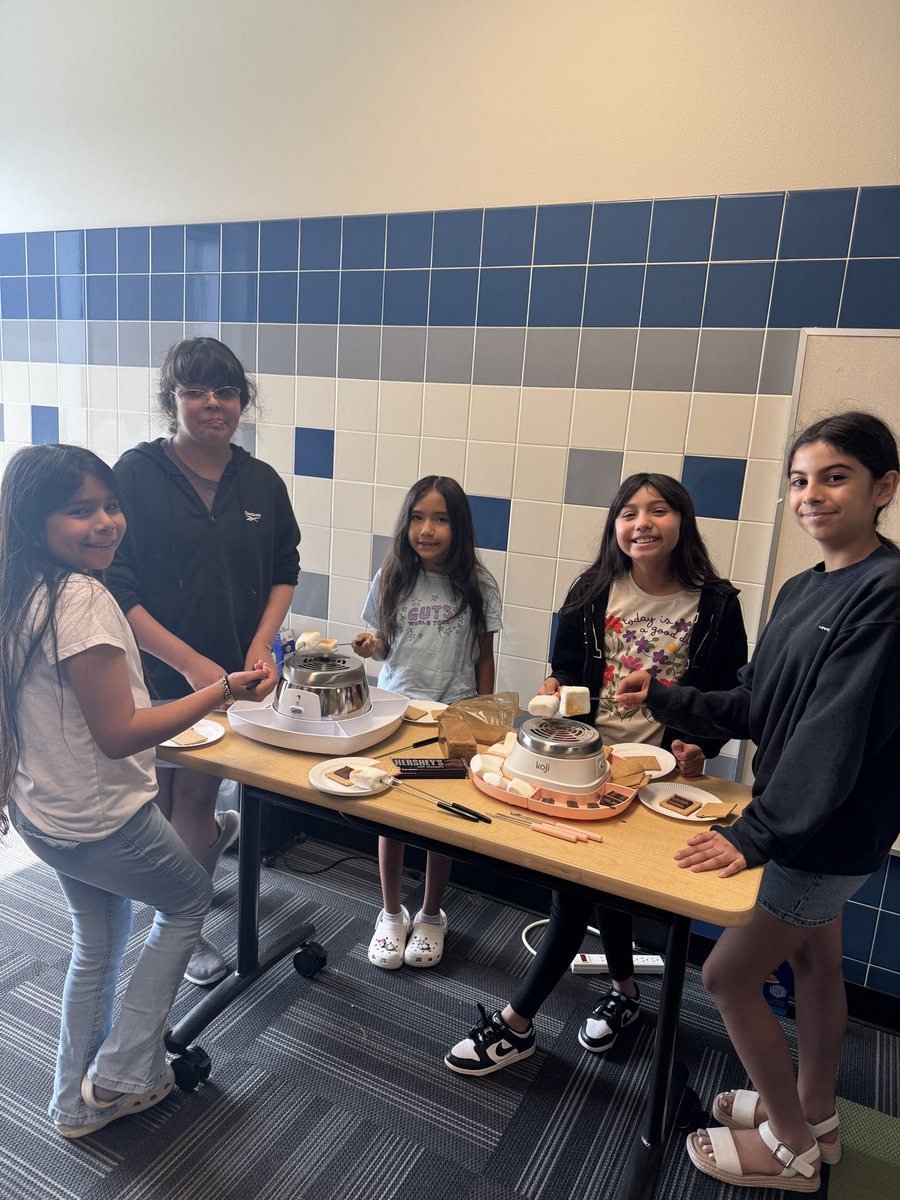 CastleberryElem's tweet image. Today at Camp Courage, our campers enjoyed a sweet attendance incentive — making s’mores! For nearly half of them, it was their first time ever roasting one, and the excitement was as big as their smiles! 😋⛺ #CERoars #JJA #CastleberryISD #CEfamily