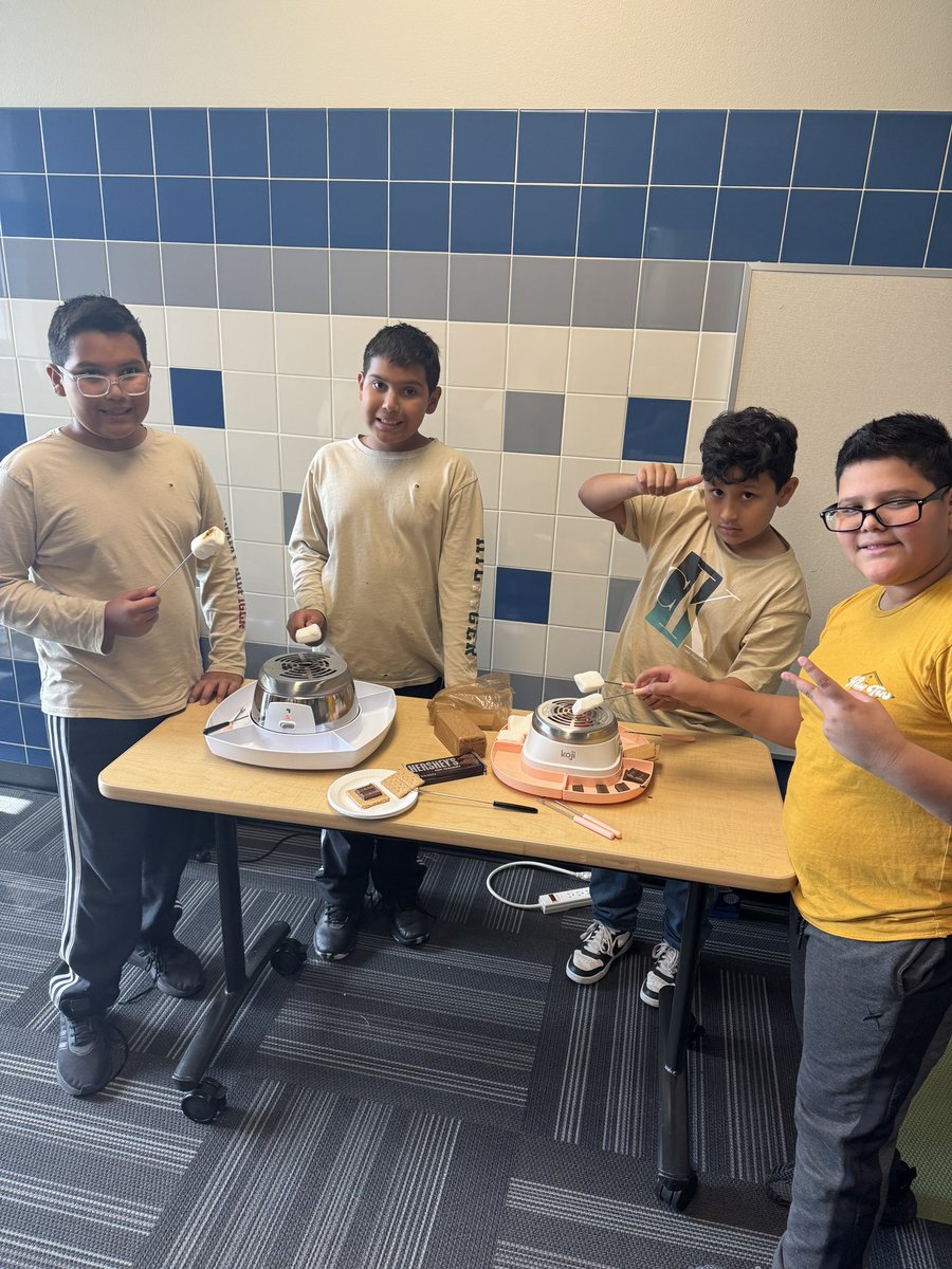 CastleberryElem's tweet image. Today at Camp Courage, our campers enjoyed a sweet attendance incentive — making s’mores! For nearly half of them, it was their first time ever roasting one, and the excitement was as big as their smiles! 😋⛺ #CERoars #JJA #CastleberryISD #CEfamily