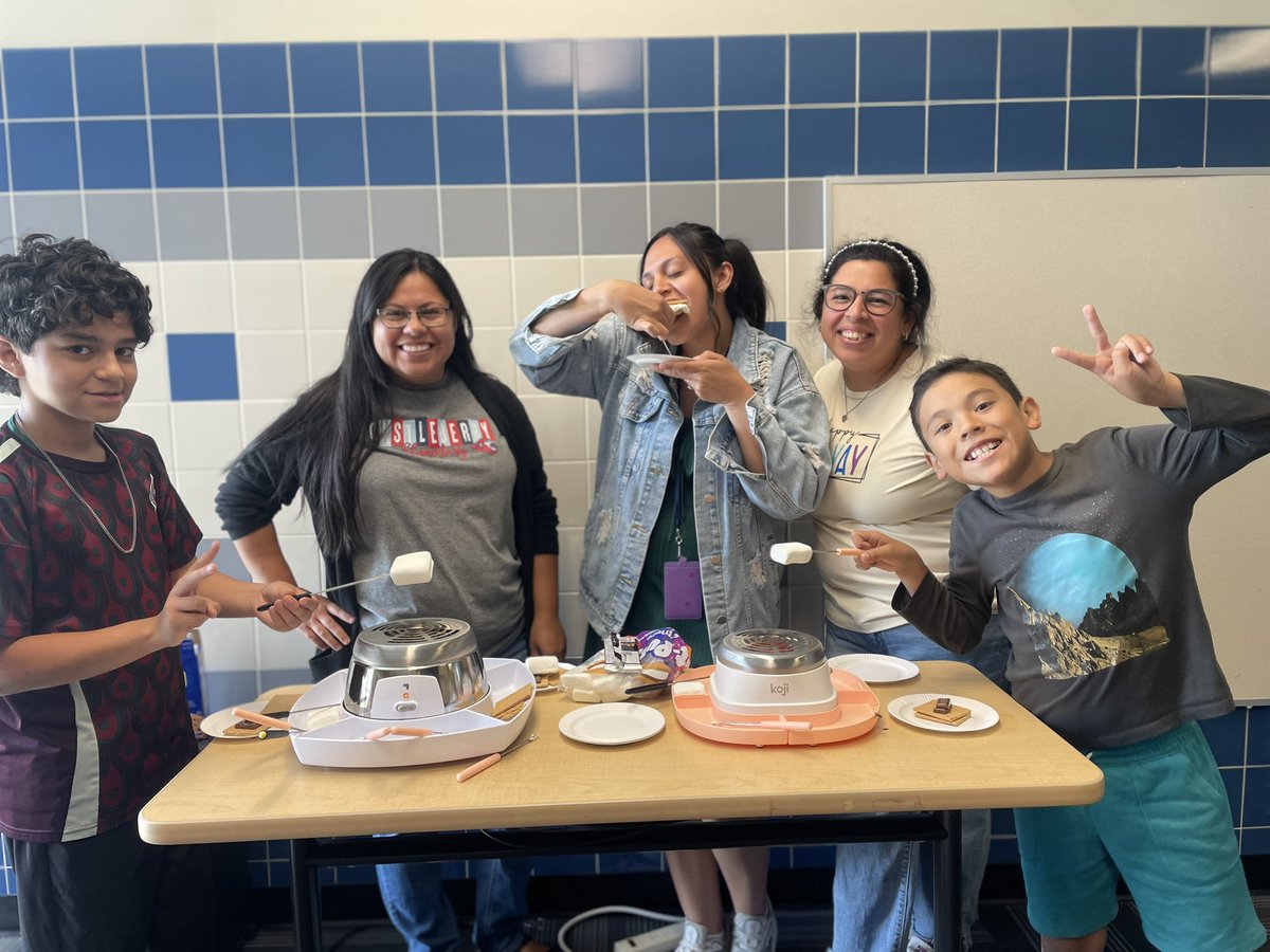 CastleberryElem's tweet image. Today at Camp Courage, our campers enjoyed a sweet attendance incentive — making s’mores! For nearly half of them, it was their first time ever roasting one, and the excitement was as big as their smiles! 😋⛺ #CERoars #JJA #CastleberryISD #CEfamily