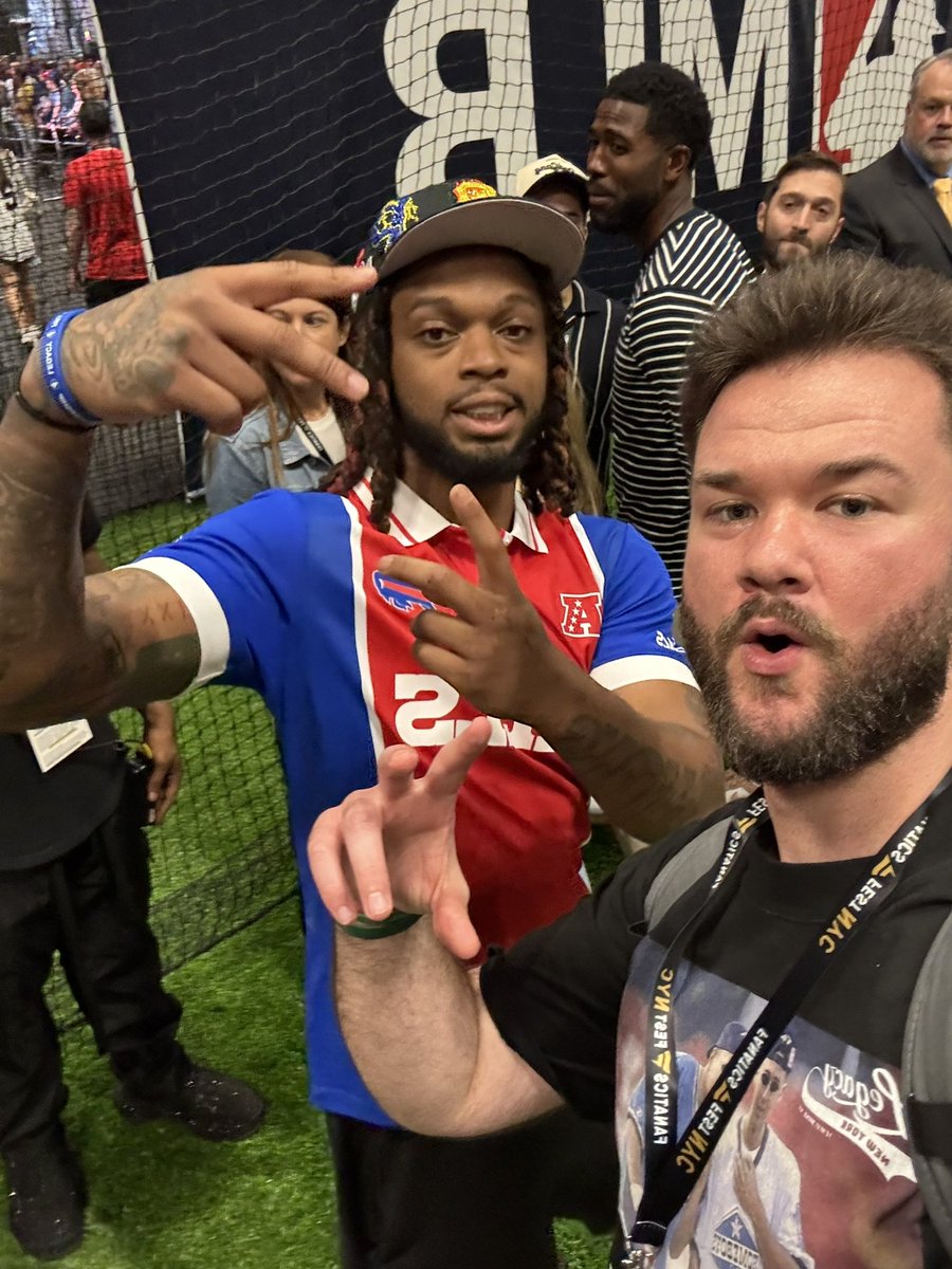 Damar Hamlin, Dexter Fowler, and the “Play The Song” guy

Coolest pic I’ve ever taken