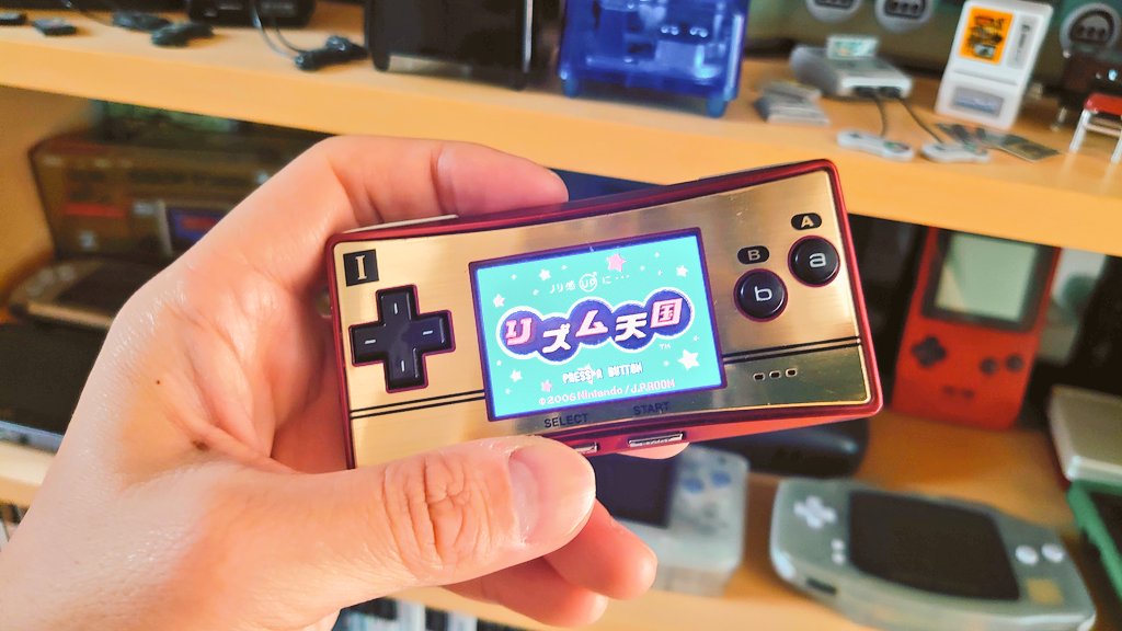 gamebokura's tweet photo. 朝7時からプレイ中〜❗️
( YUSUKE )
#リズム天国 #ゲームボーイミクロ
#GAMEBOYmicro https://t.co/91TC0yb9QF