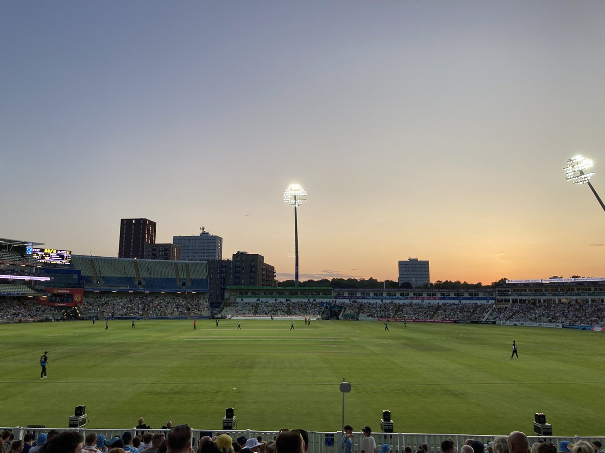 Can’t beat a bit of 20/20 under the lights 😍🏏