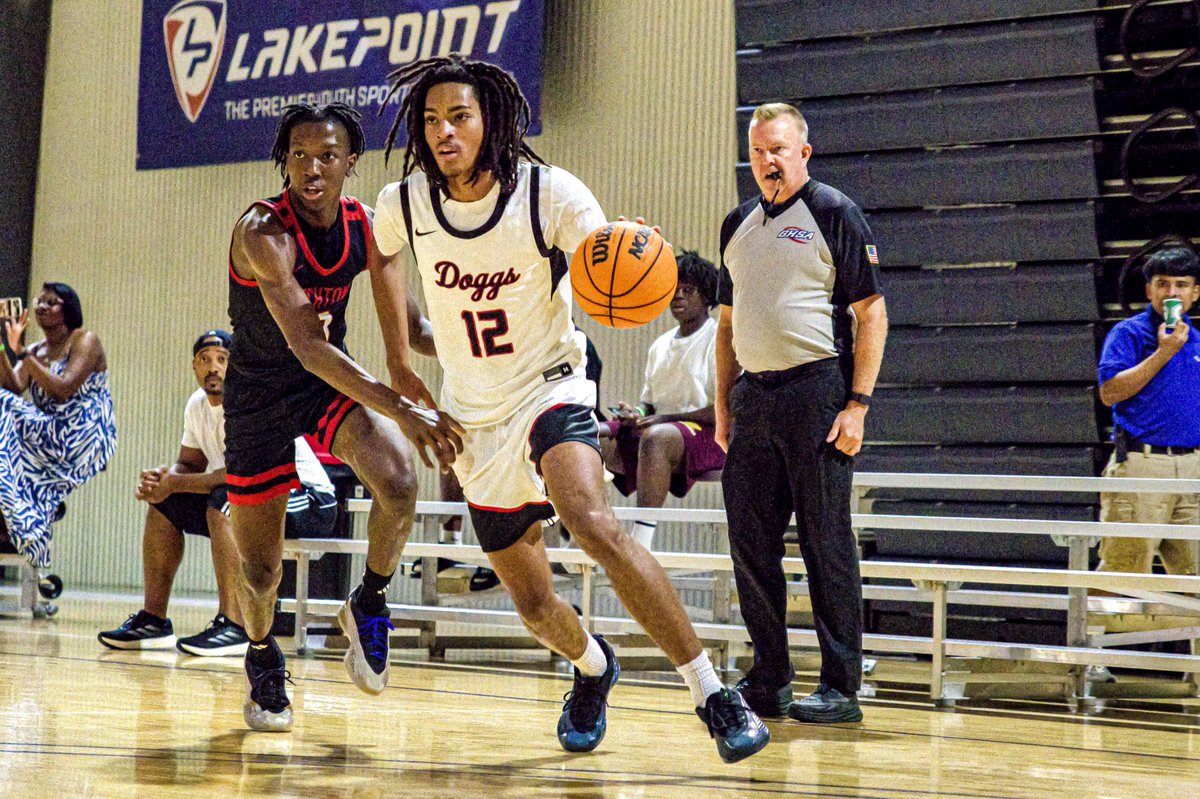 Winder Barrow 2026 guard/wing Jerrin Samuel will catch a lot of Division I attention this weekend. Scored it well from every level today, eventually drawing double teams. Good passer &amp; playmaker, multi-positional defender.
