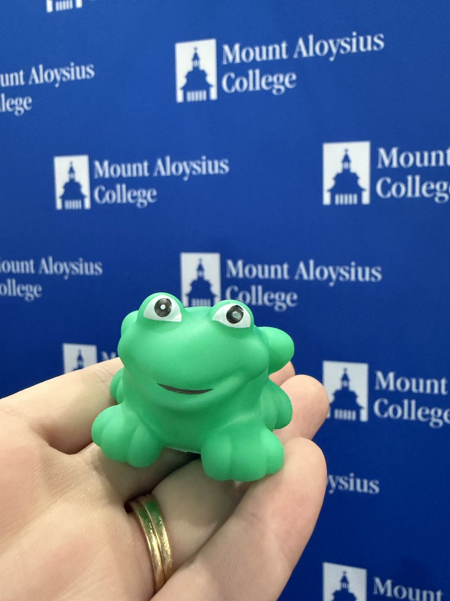 MrWPopejoy's tweet photo. Mrs. Allison visited family in Altoona with Ribberto and took a family picture when she visited Mount Aloysius College. https://t.co/CRY2OFP5OA