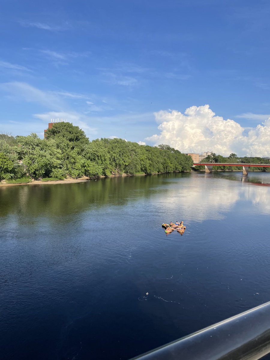 AndreaGuthmann's tweet image. Keeping cool in beautiful #EauClaire #Wisconsin as extreme heat hits #Midwest on 1st day of #summer. 🥵Find out what else is happening in #Chicago region from @BaichwalABC7 @paschutz & @francialgh @WBEZreset 📻 @wbez wbez.org/reset-with-sas…