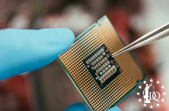 #DestelloUltravioleta 

El presente y futuro de la medicina, la alimentación, la tecnología y la construcción está ligados a la nanotecnología. ¿Cómo trabajar con estructuras que no se ven? Te lo contamos en @radioudeg

@dimechascona <a href="/aquelricardo/">Ricardo</a> @azaelsg @fabianecr