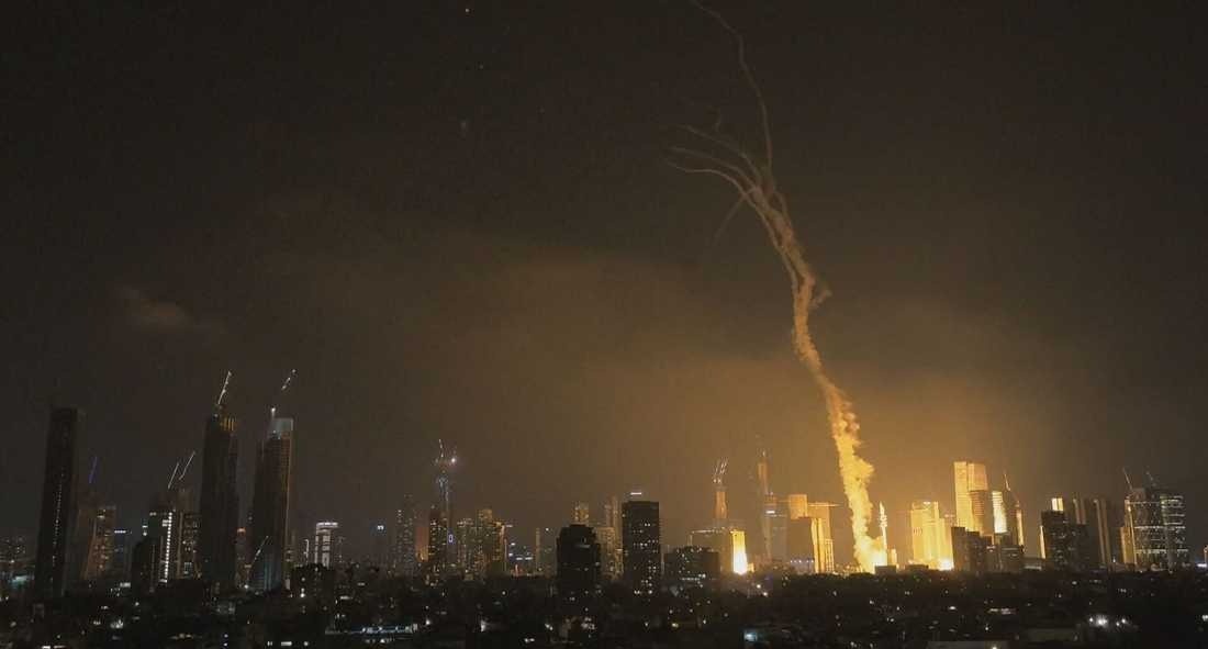 #عاجل- #إيران تطلق موجة جديدة من الصواريخ باتجاه #إسرائيل 

- جيش الاحتلال: ندعو الإسرائيليين إلى التزام الملاجئ

- صفارات الإنذار تدوي في #تل_أبيب مع استمرار محاولات اعتراض الصواريخ الإيرانية

#إيران