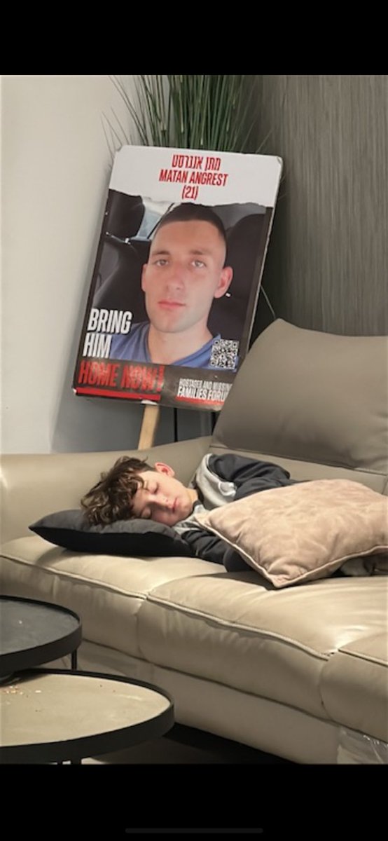 anatangrest's tweet image. 623 באוקטובר ורועי בן 10 ..
כך נראו מתן ורועי לפני 10 שנים,
וכך נראה רועי היום💔
לפני שנרדם רועי שאל אם אני חושבת שמתן זוכר שיש לו יום הולדת,
חייכתי ואמרתי שברור, והדמעות..
אמא, אל תבכי שוב, אני גם ככה עצוב
המשאלה שלך רועיקי חייבת להתגשם
מתן נשאר פצוע מאחור ומגיע לו כבר לחזור