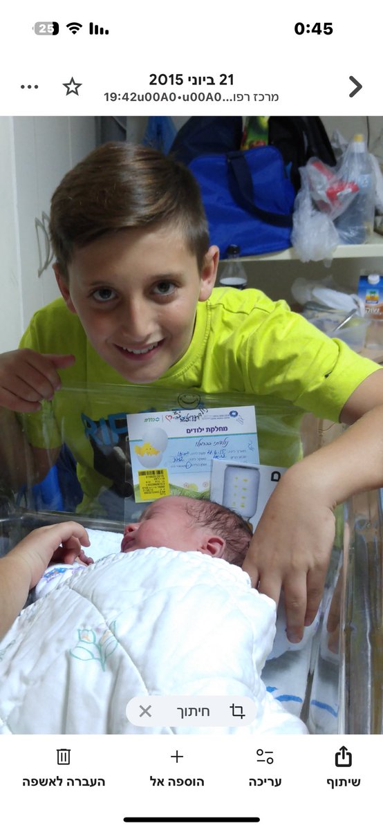 anatangrest's tweet image. 623 באוקטובר ורועי בן 10 ..
כך נראו מתן ורועי לפני 10 שנים,
וכך נראה רועי היום💔
לפני שנרדם רועי שאל אם אני חושבת שמתן זוכר שיש לו יום הולדת,
חייכתי ואמרתי שברור, והדמעות..
אמא, אל תבכי שוב, אני גם ככה עצוב
המשאלה שלך רועיקי חייבת להתגשם
מתן נשאר פצוע מאחור ומגיע לו כבר לחזור