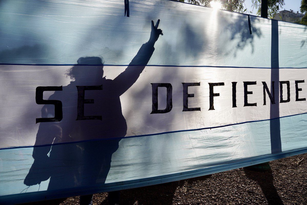 “Es un modelo que tarde o temprano se cae. Y podrán mandar a la Federal, Gendarmería, Prefectura, pero no sé qué problemas piensan solucionar. La gente no come policías ni a Cristina presa. Quieren pan, fideos, harina, comprarse algo, tener futuro.

Esta nueva etapa exige nuevas