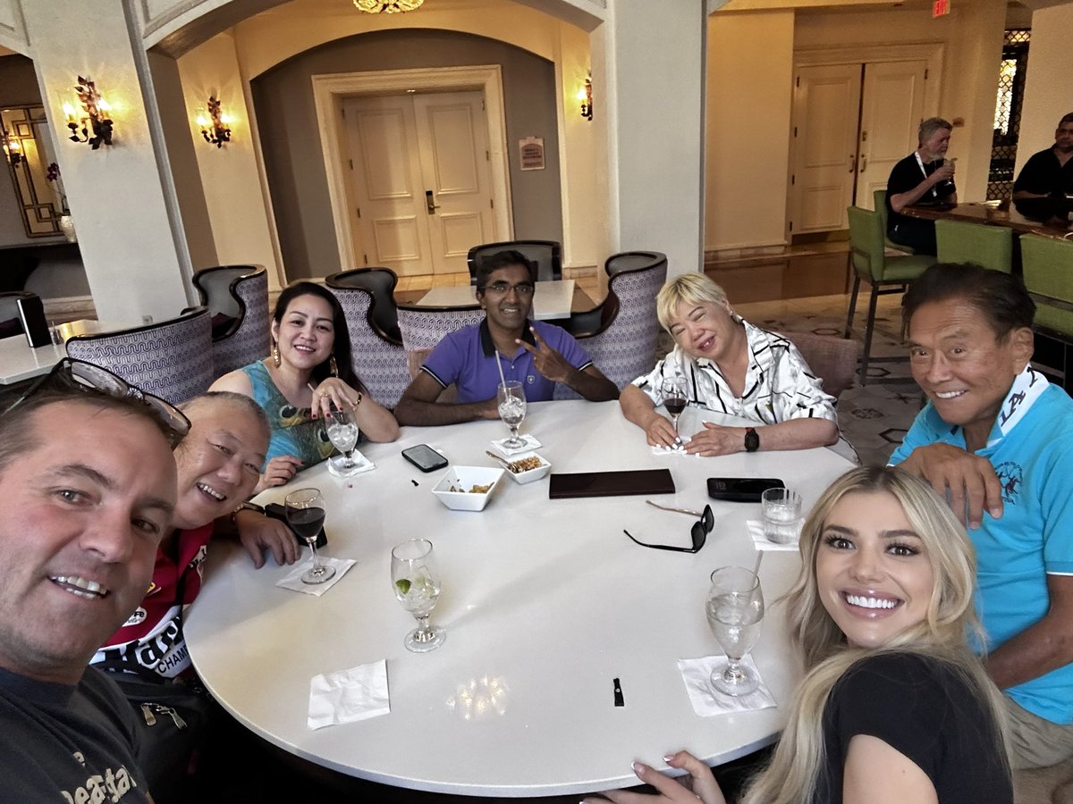 Proximity is Power. Having a drink with Robert Kiyosaki and the Sucess Resources team! #sograteful #wealthgoingglobal