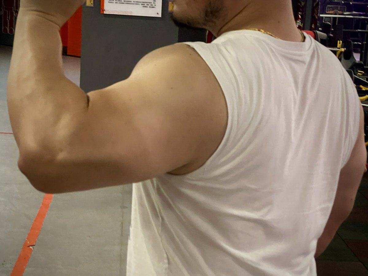 Leo (@muscularlion) on Twitter photo 