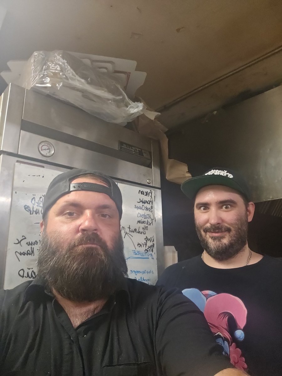 EbenezerAle's tweet photo. Me and the Shitgoose(TM) closing this raggedy bitch down for old times sake. https://t.co/IW5itthKKd
