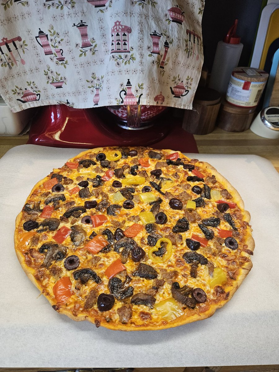 Every time we make a pizza we don't understand why we don't make them much more often, damn I love pizza night 😋