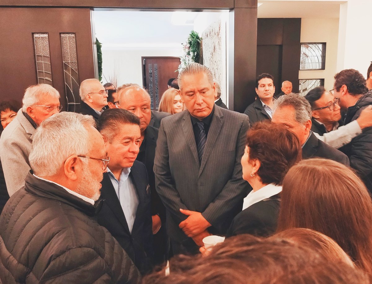 SUFRAGIOrevista's tweet photo. #Homenaje Integrantes del Comité Ejecutivo Nacional y de Federaciones de la @CTM_MX, montan  Guardia de Honor a ✝️ PATRICIO FLORES SANDOVAL ✝️ Secretario General del Sindicato Industrial de Trabajadores y Artistas de Televisión y Radio @SITATYR_CEN, Secretario de Comunicación Social de la @CTM_MX, dando el pésame a su esposa Sr. Sandra Aguirre de Flores. PRESENTES: @FerSalgadoCTM  @JCVelazcoCTM @leobardosoto Ernesto Arellano Pérez, Srio. del Interior del @SITATYR_CEN,  Avelino Aguirre Marcelo
Secretario General en Nayarit, José Martin Rivas Álvarez
Secretario General en Zacatecas, Óscar Soto Martínez, Secretario de la Construcción FTP-CTM