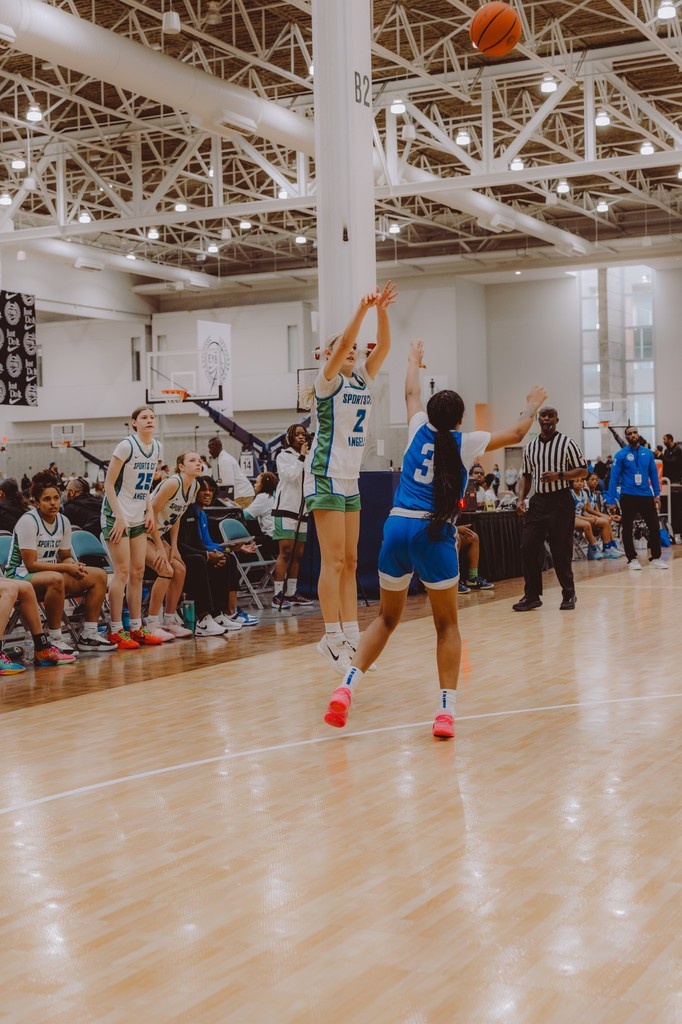 Playmaker Mode 💡🔌⛹️‍♀️ 

#SCAFam #EliteMindset #NikeFam #2025EYBL #RoadtoChi #JustDoIt