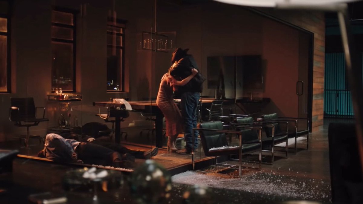 olicityjoy's tweet image. Day 12: Favorite Rescue

It is so intense and there is real fear (on first watch) Rip won't show up in time, but of course he does 😰😭♥️ 
#15DaysofBethRip