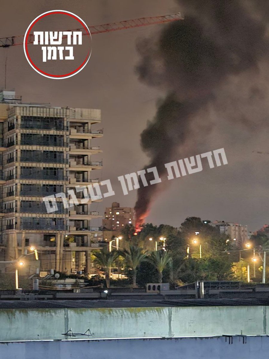 🇮🇷⚔️🇮🇱 A column of smoke rises from the site of a rocket strike on Tel Aviv

SEPAHCYBERY