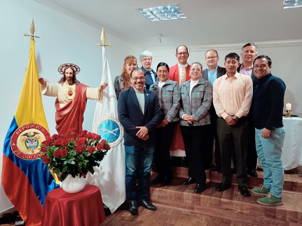 SSVPBOGOTA's tweet photo. Asociados Vicentinos se dieron cita en la sede principal para compartir un momento de formación Espiritual, donde se profundizo sobre la fe y en la Sagrada Eucaristía se realizó la Consagración al Sagrado Corazón de Jesús.
#vicentinos #SociedadSanVicentedePaul #católicos https://t.co/7aOLXQPlK9
