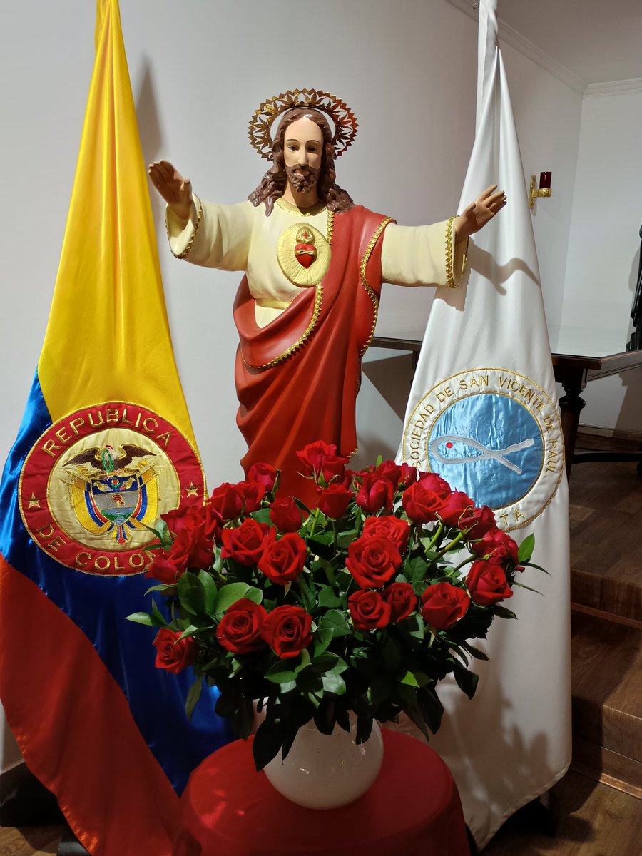 SSVPBOGOTA's tweet photo. Asociados Vicentinos se dieron cita en la sede principal para compartir un momento de formación Espiritual, donde se profundizo sobre la fe y en la Sagrada Eucaristía se realizó la Consagración al Sagrado Corazón de Jesús.
#vicentinos #SociedadSanVicentedePaul #católicos https://t.co/7aOLXQPlK9