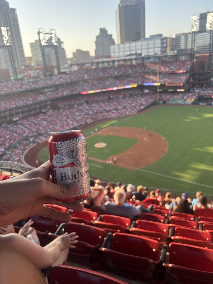 craig_chop's tweet image. Game with $5 beers? Am I in heaven? #gocards