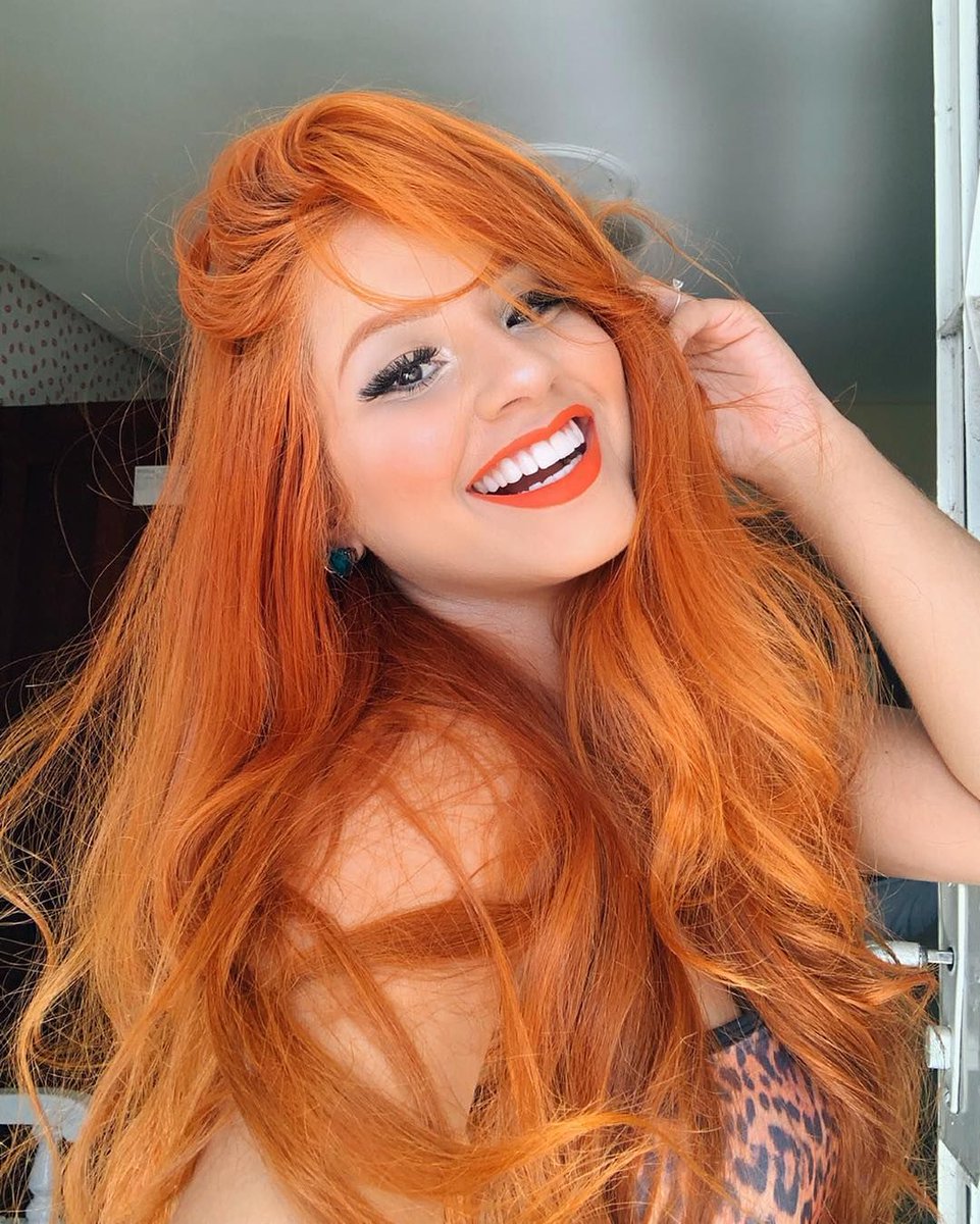 همس 🧡

خلقت لاكون
معشوقه ولست عاشقه

ترفض
كل الكؤوس الممدودة إليها
وتبقى وفيه لعطشك العنيد

انثى ناعمة
بوحشية متهورة
منعوتة بالغرور ولن تتعافي من لعنتي

وإني كذلك..!

نسيمة وهمساتها 🧡✍️ #همسه_صباحية