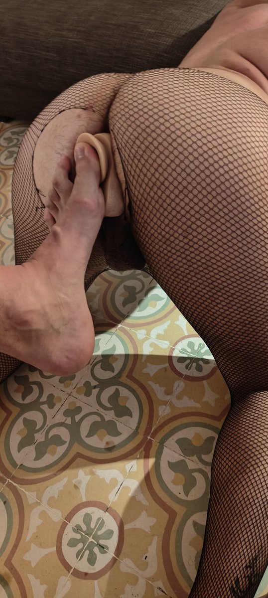 deusgigassole's tweet photo. With my little kinky piggy ๐ฝ #18US #53EU #bigfeet https://t.co/FxGBocxUMm