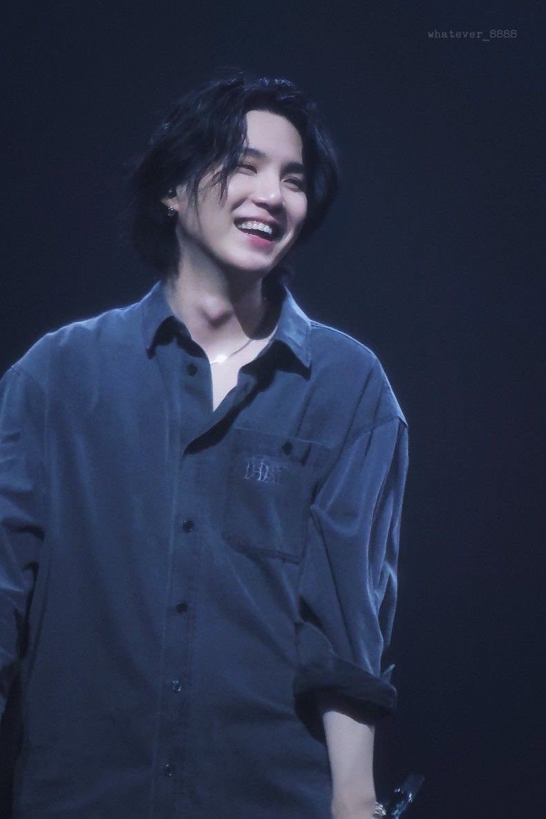 RT &amp; REPLY

WELCOME BACK YOONGI
KING AGUST D IS BACK
LIFE IS SWEETER WITH SUGA
#WelcomeHomeSUGA
#DDAY_SUGAisBACK #어서와윤기야 
#우리사이여태안변했네
#SUGA #AgustD #슈가
 #우리사이여태안변했네
