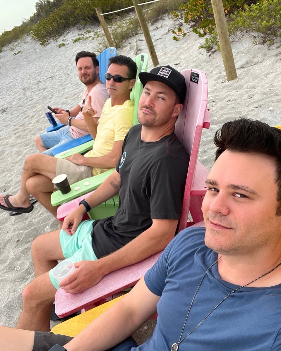 Harmony Hits Different with Toes in the Sand — Happy First Day of Summer!🏖️
#FirstDayOfSummer #SummerHarmony #vocalvibes #TheModernGentlemen #BeachsideTunes #TheBeachBoys #endlesssummer #HarmonyInTheSun