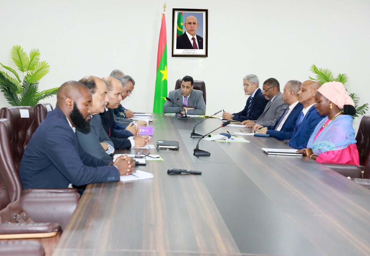 ترأس صاحب المعالي الوزير الأول السيد المختار ولد اجاي، مساء اليوم الجمعة بقاعة الاجتماعات بالوزارة الأولى، اجتماعا لمتابعة التقدم الحاصل في مشروع "شق قناة سوكام".