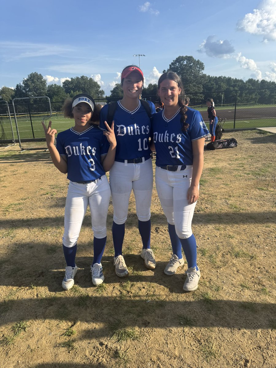 Day 2 of Scenic City = 2 wins &amp; 2 bombs! Another pitchout for the staff! Bracket play begins tomorrow at 5:30! 💙🤍