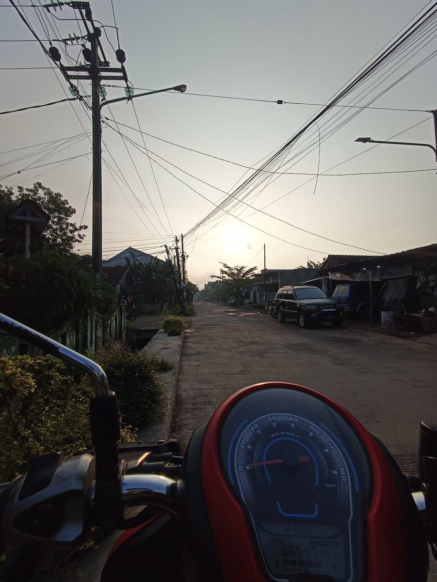 kurang morning person naon deui coba isuk isuk geus iinditan:(