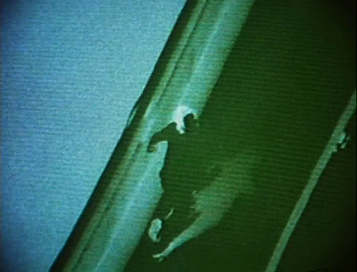 In Order Not to Be Here (2002), de Deborah Stratman