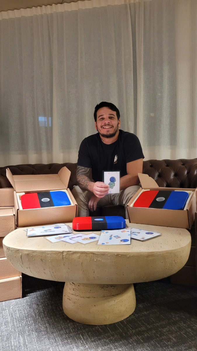 Salieron los primeros 30 kits de entrenamiento en matematicas para escuelas de bajos recursos, cientos de niños van a tener la oportunidad de entrenar matemáticas jugando, a las risas y con un sistema inventado y fabricado 100% en Uruguay.