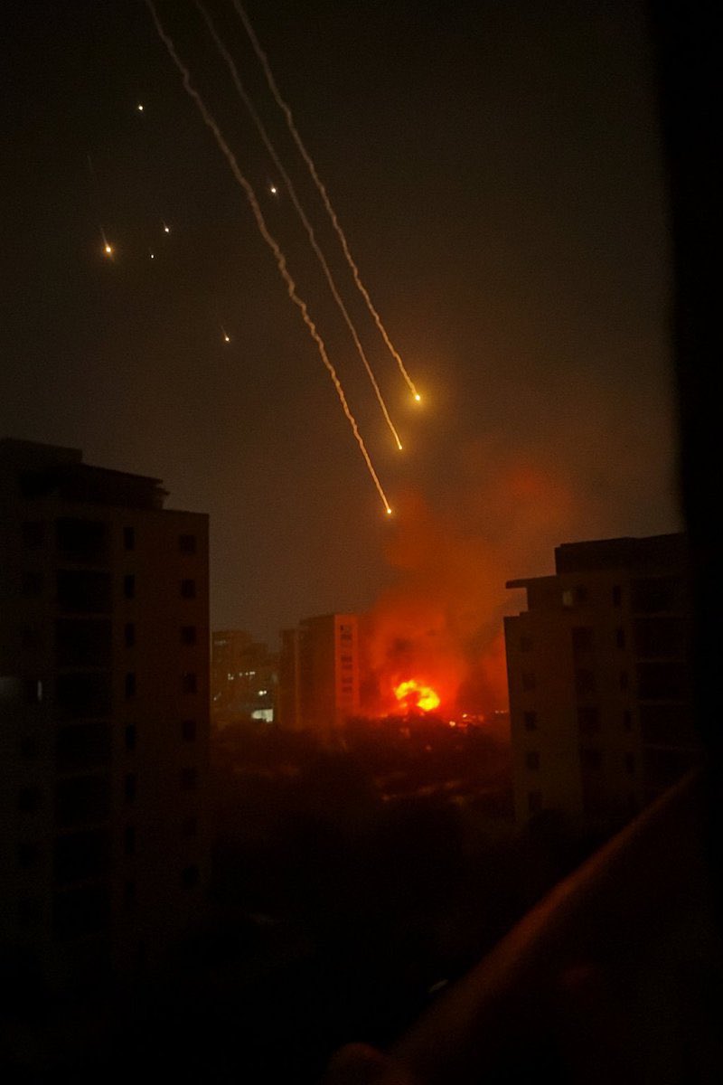 لوحة فنية جميلة الان من سماء #تل_أبيب