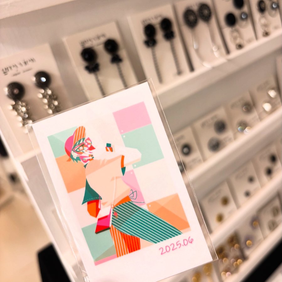 🌈ノベルティ情報

¥3,000以上お買い上げの方にトキメゾ限定チェキ風ステッカープレゼント！(デザイン:hitarika)
21-22両日ともご用意しておりますが数に限りあり🙇‍♀️予めご了承ください

#トキメキメゾネット　#トキメゾ