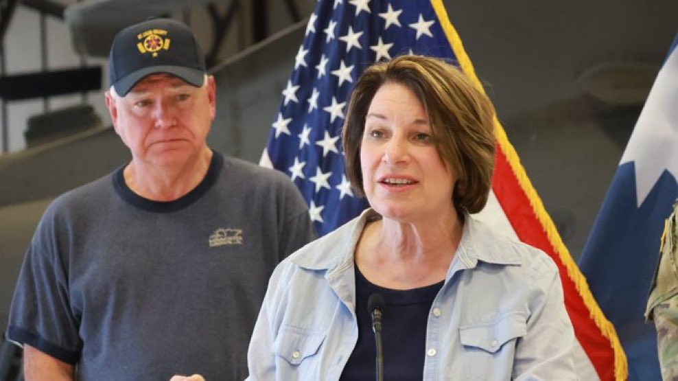 🇺🇸ColonelMAGAMark🇺🇸 (@colonelmark4) on Twitter photo <a href="/LeadingReport/">Leading Report</a> Little does she know the man behind her contracted out an assassin to take her out! <a href="/LeadingReport/">Leading Report</a> Little does she know the man behind her contracted out an assassin to take her out!
