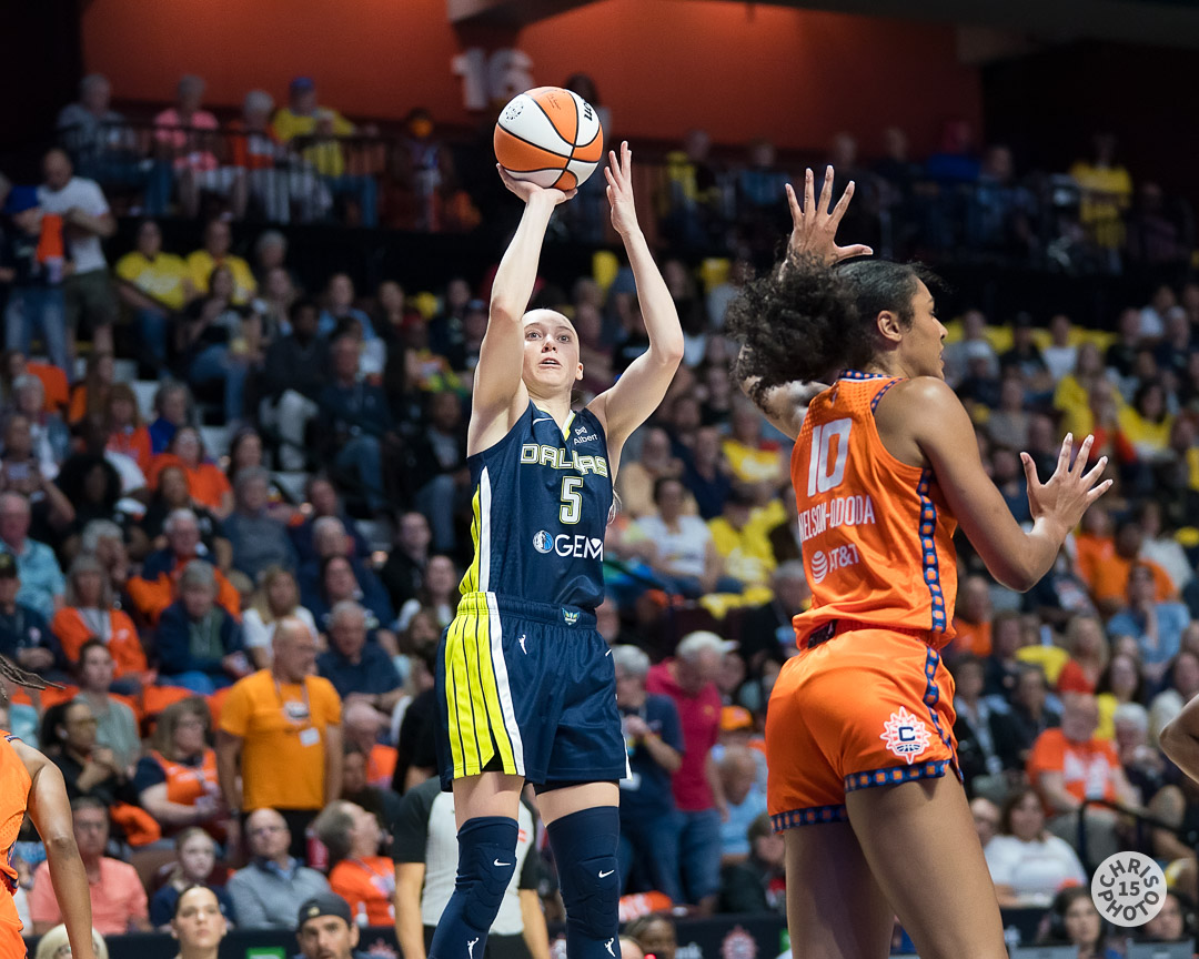 chrisphoto15's tweet image. At the half the @DallasWings lead 42-40 over the @ConnecticutSun Tune in for the second half on @iontv
