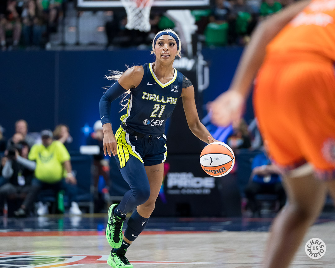 chrisphoto15's tweet image. At the half the @DallasWings lead 42-40 over the @ConnecticutSun Tune in for the second half on @iontv